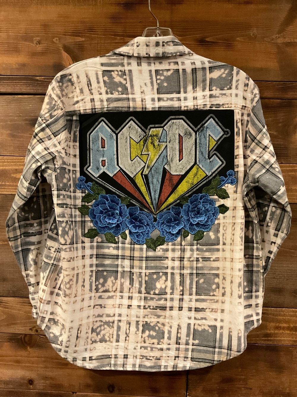 CUSTOM “AC/DC” Bleached Flannel Shirt Blue Roses Oversized
Men’s SMALL (women’s)